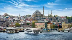 Konec března v Istanbulu: poklidné dny, barevné střechy a večerní atmosféra ulic