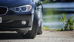 Proč profesionální parkovací asistenti neparkují koly rovnoběžně – fakta a mýty