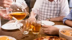 Čaj po jídle: zvyk, nebo zbytečná zátěž pro organismus?